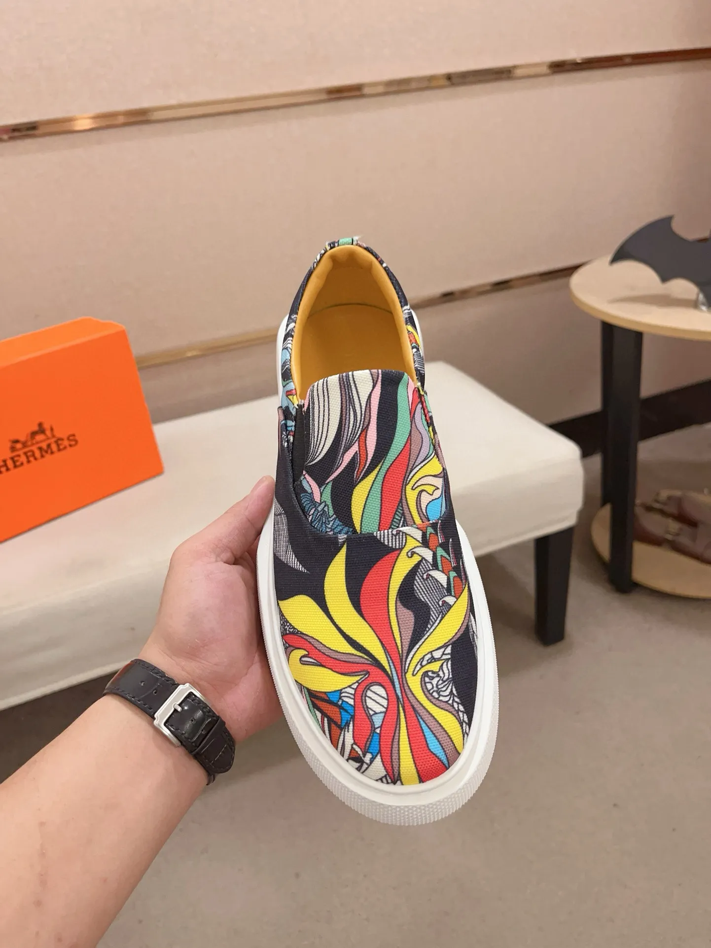 Men's clothing and shoes💰: 442💰《HERMES》【Classic original single version】Hermès; top 🔝purchase agent🔍🔍men's latest 🇺🇸 counter sales simultaneously, imported from Italy original ▲▲cowhide ▲▲ (high-end, nobility, class) ) Exquisite workmanship (Italian 🇮🇹 imported water-dyed 🐂 cowhide lining) sole: original sole provided by the original factory, ⚠️exclusive double-layer activity·TPR·rubber·combined molded outsole; super comfortable·wear-resistant·non-slip·environmental protection The real thing is more beautiful if you take the real thing (high quality, follow the order). You can enter and exit the counter at will * Number of yards: 38-44 (45 can be customized and cannot be returned or exchanged)